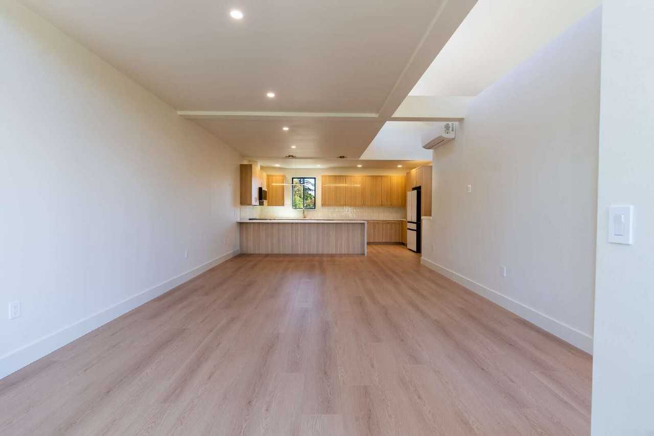 818 E 22nd Ave - Photo 7 of 50