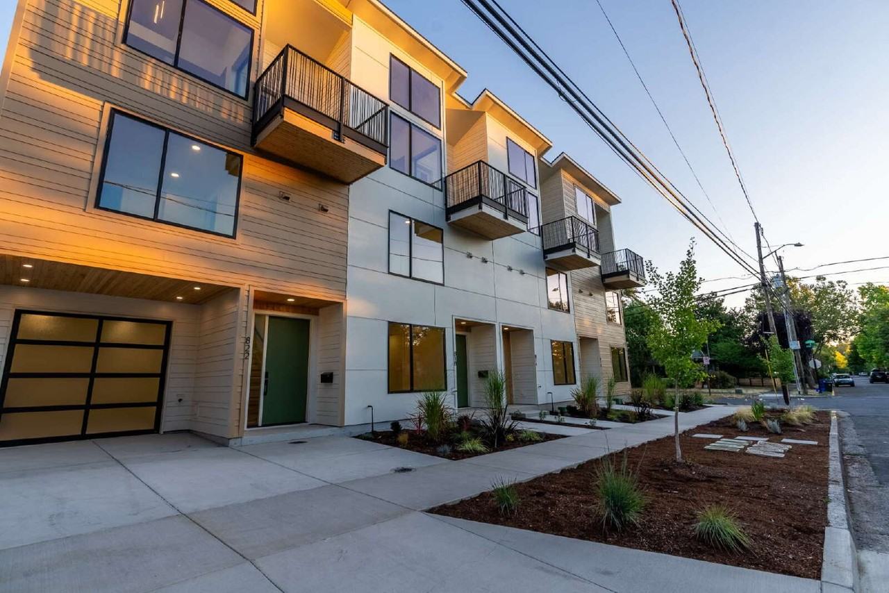 822 W 22nd Ave - Photo 2 of 50