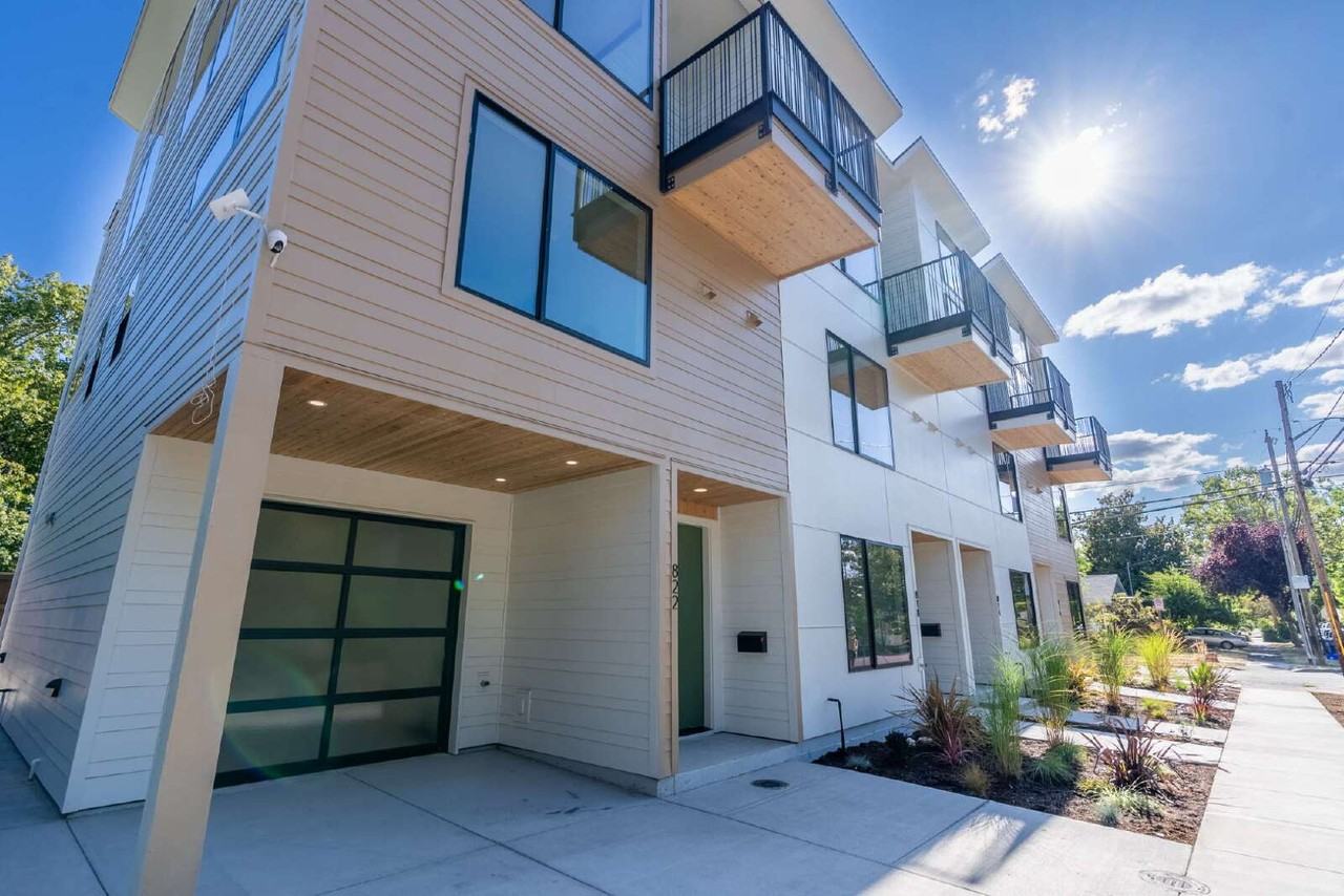 822 W 22nd Ave - Photo 3 of 50