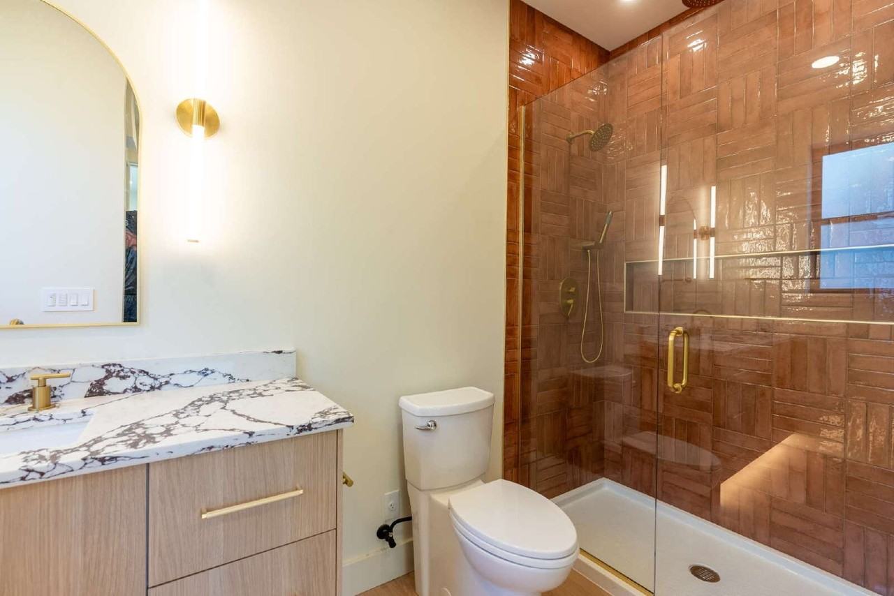 822 W 22nd Ave - Photo 4 of 50