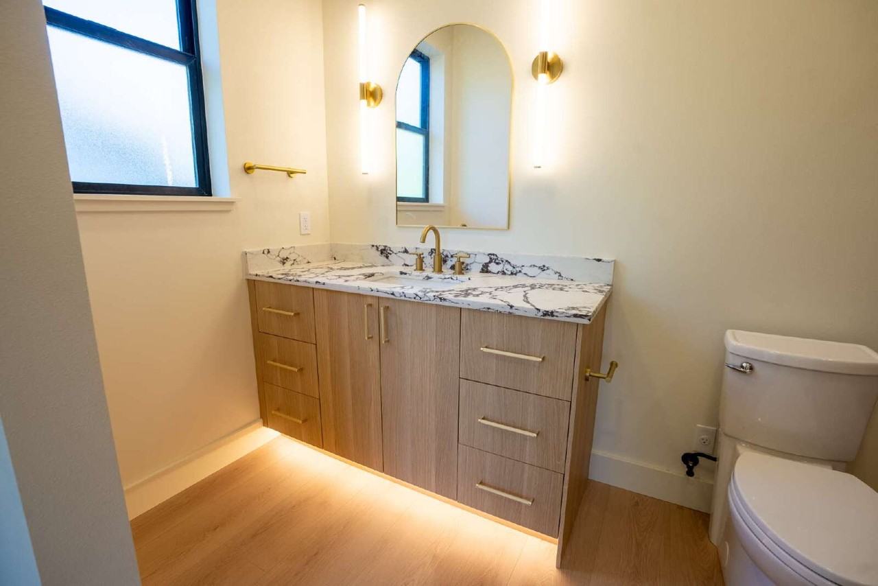 822 W 22nd Ave - Photo 5 of 50