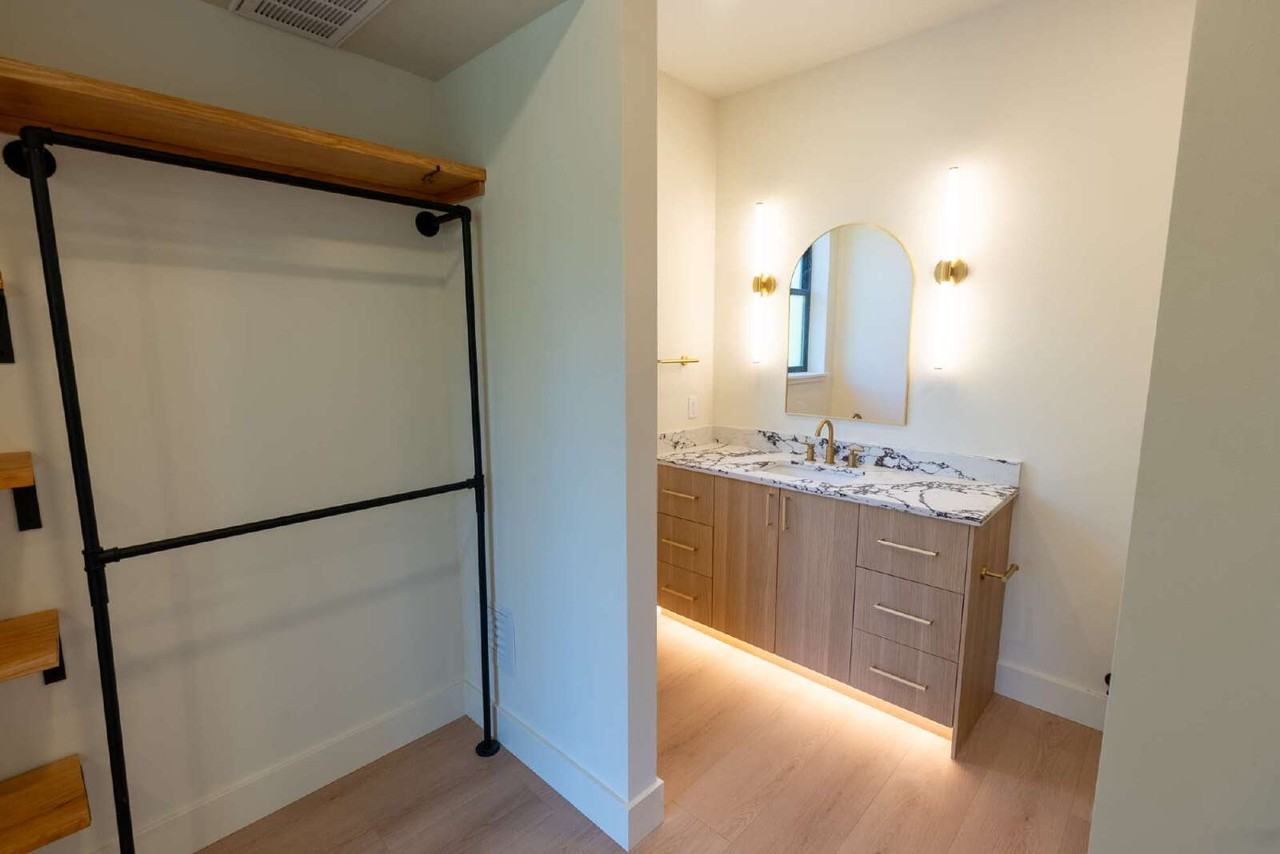 822 W 22nd Ave - Photo 6 of 50