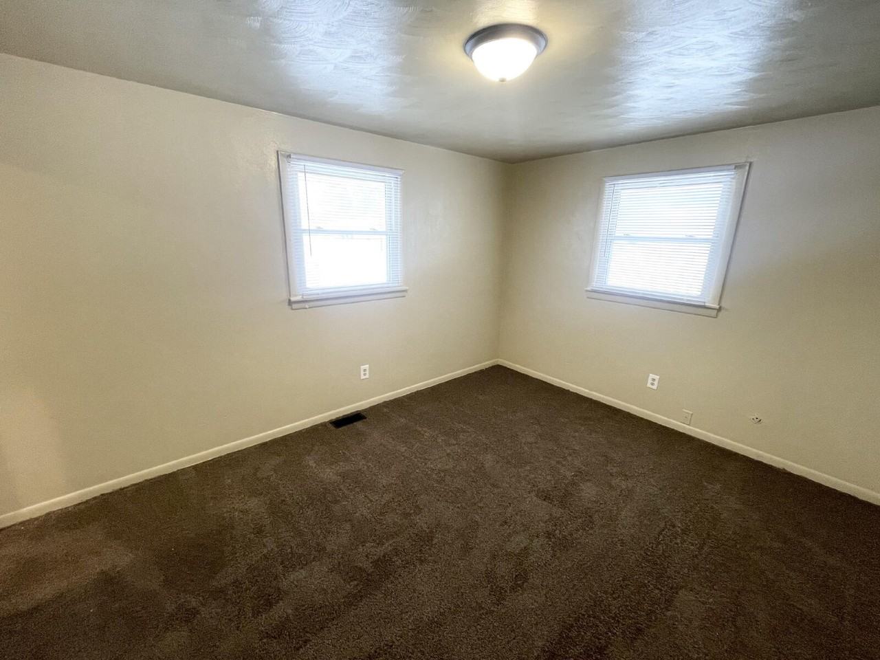1325 W 15th St - Photo 2 of 9