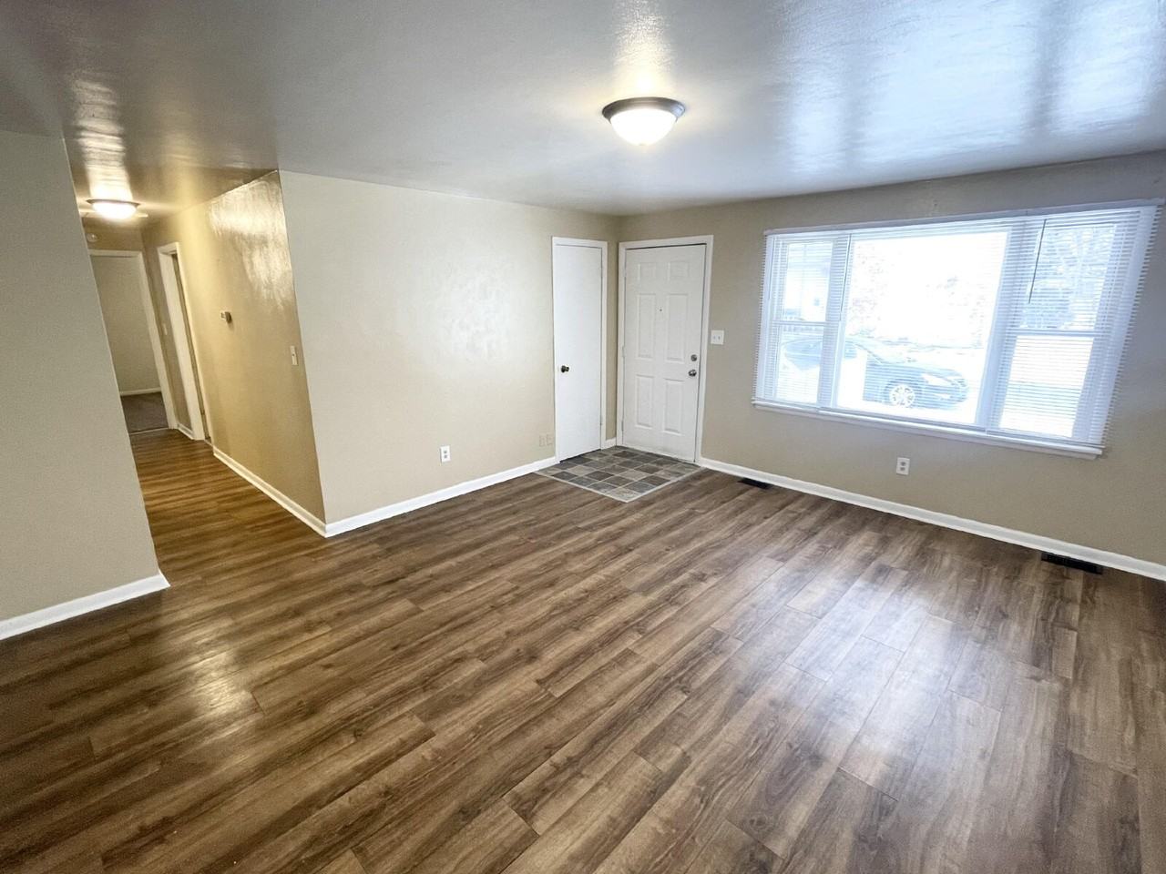1325 W 15th St - Photo 7 of 9