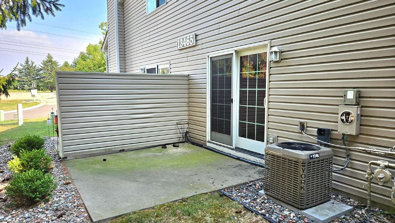13465 60th Pl N - Photo 2 of 12