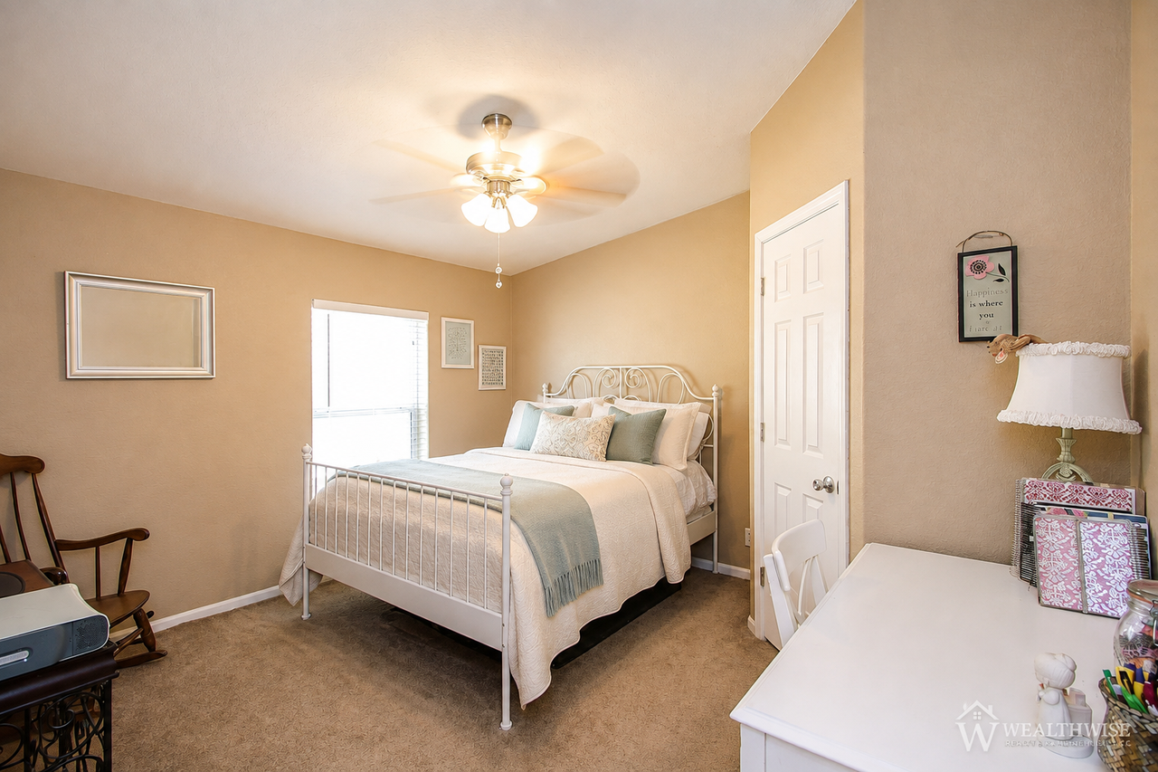 12540 N Kalama Cir - Photo 3 of 24