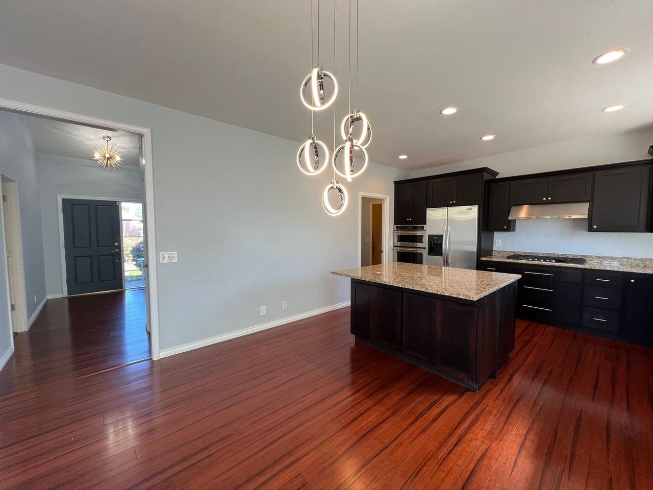 1592 Kingston Way - Photo 4 of 39