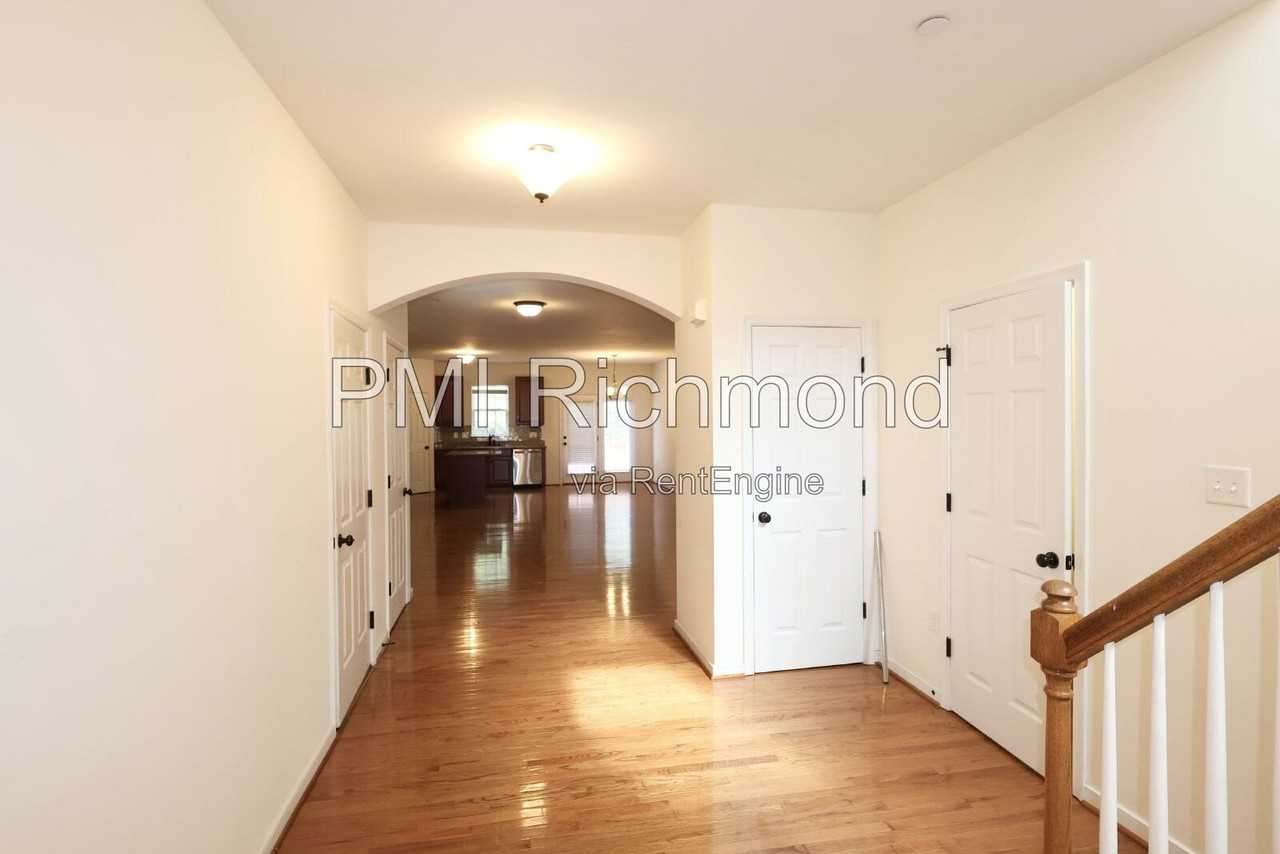 4707 Brydes Ln - Photo 3 of 29