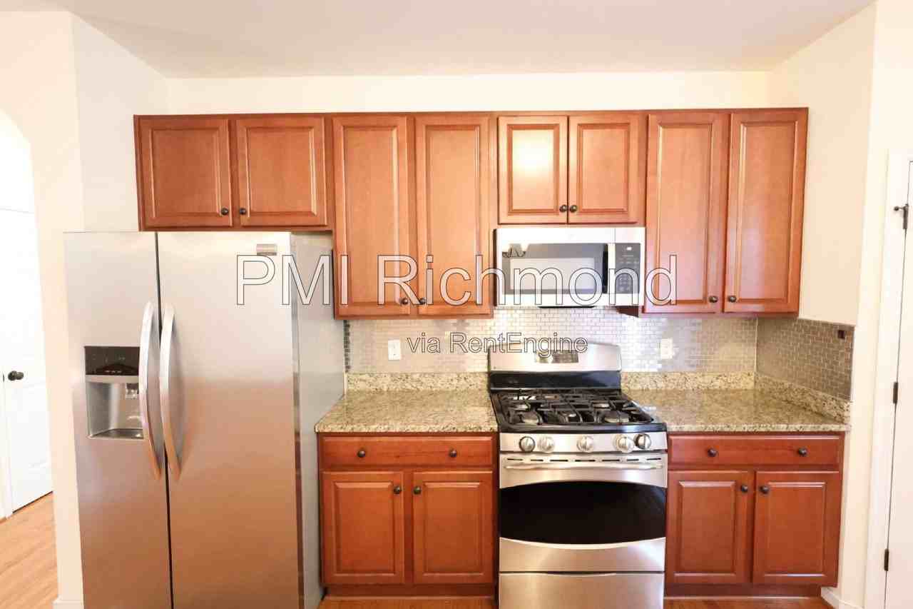 4707 Brydes Ln - Photo 7 of 29