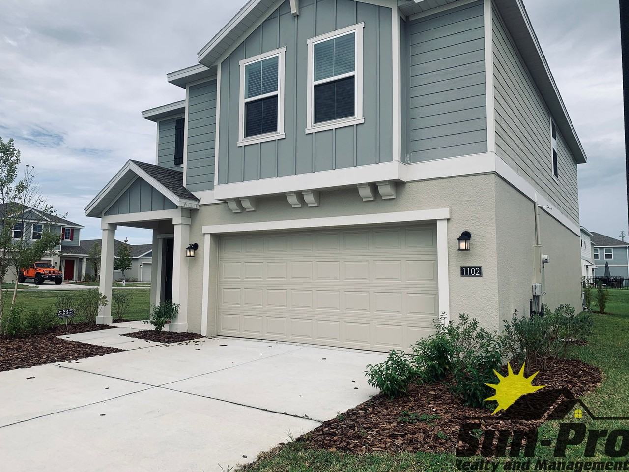 1102 Belle Isle Ln - Photo 2 of 32