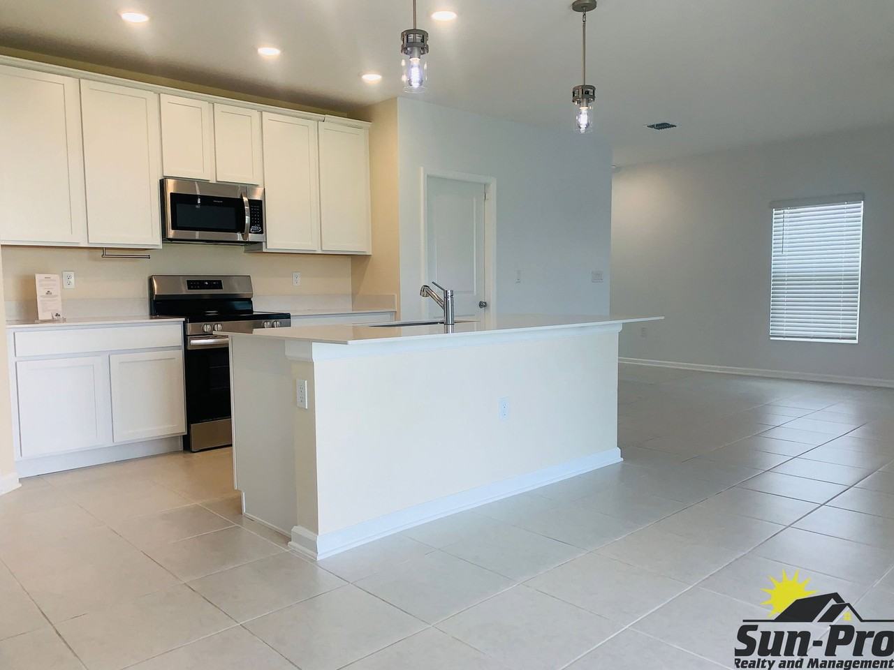 1102 Belle Isle Ln - Photo 4 of 32
