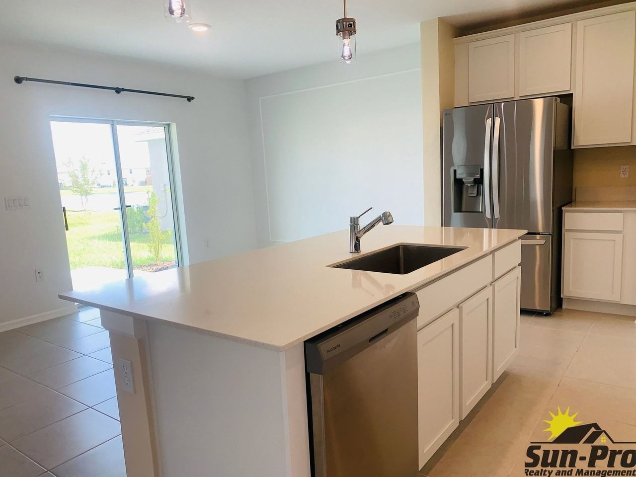 1102 Belle Isle Ln - Photo 7 of 32