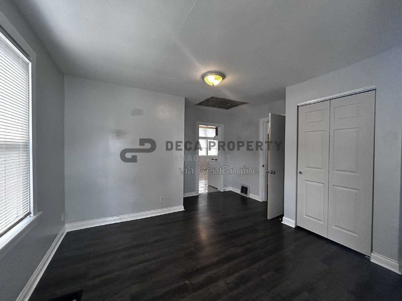 7026 Bancroft Ave - Photo 3 of 13