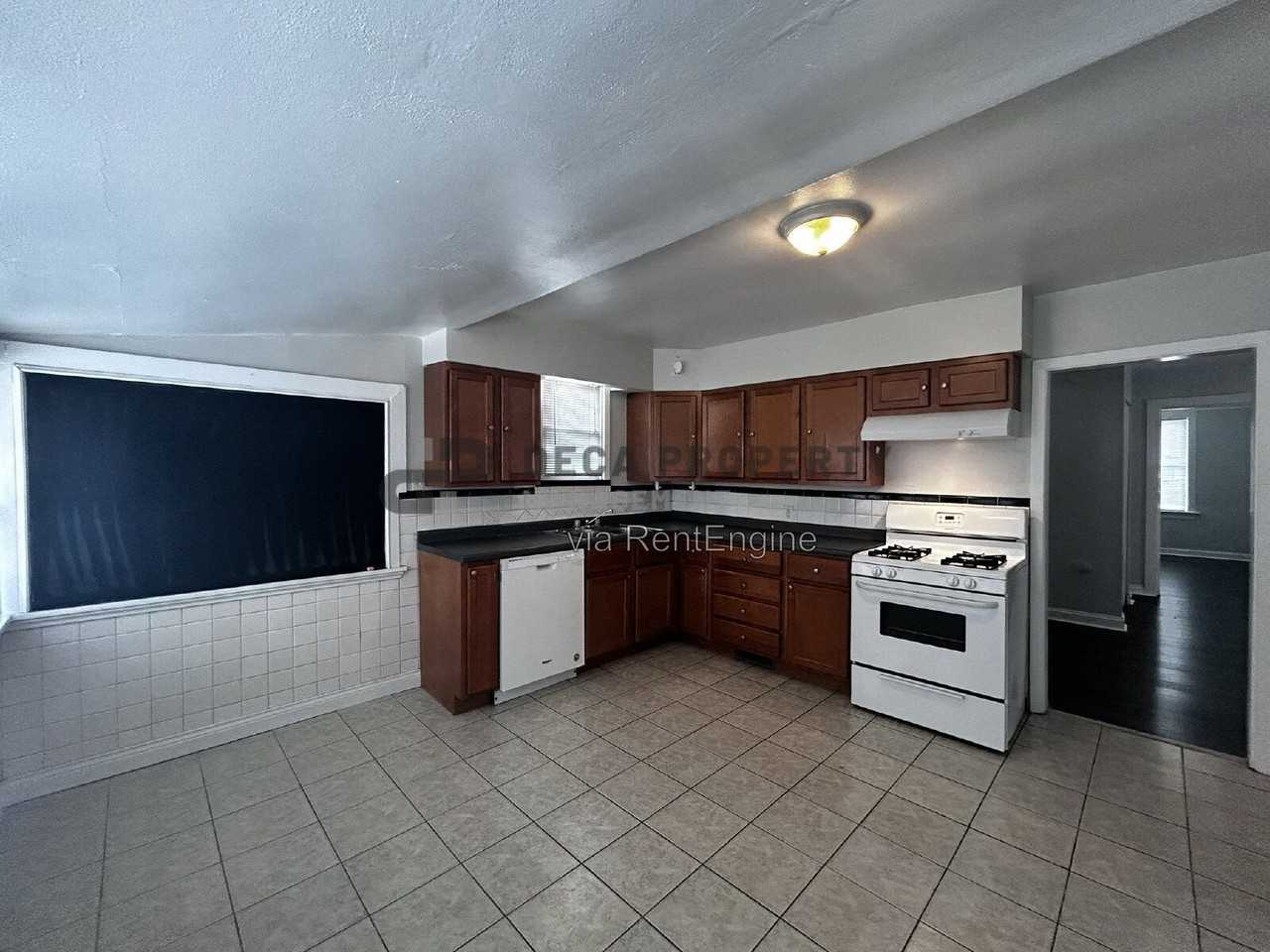 7026 Bancroft Ave - Photo 5 of 13