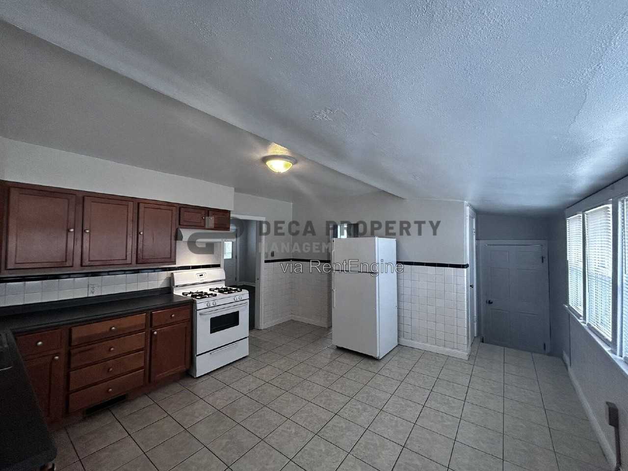 7026 Bancroft Ave - Photo 6 of 13