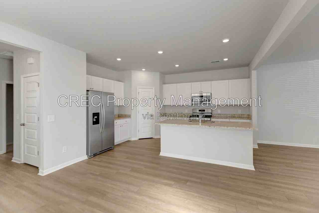 1465 Central Ave - Photo 2 of 28