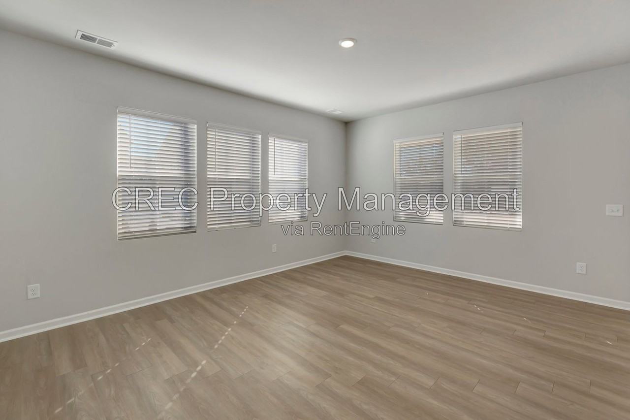 1465 Central Ave - Photo 5 of 28