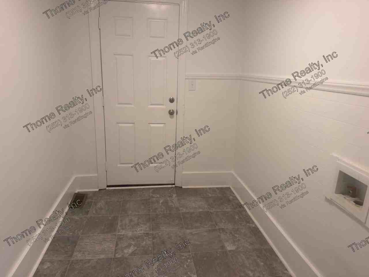 346 Paul St - Photo 5 of 11