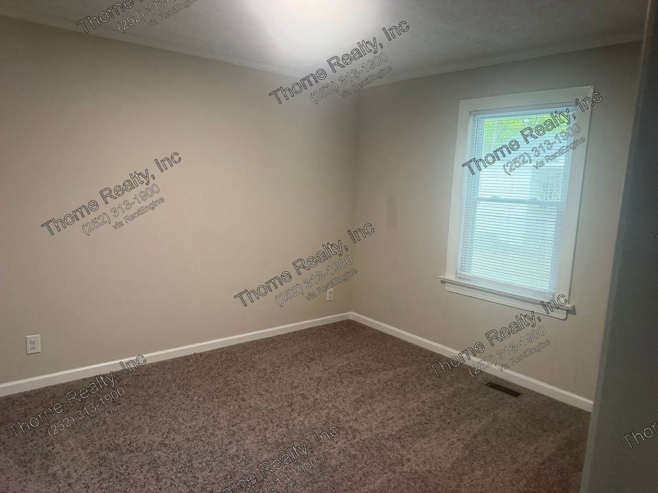 346 Paul St - Photo 7 of 11