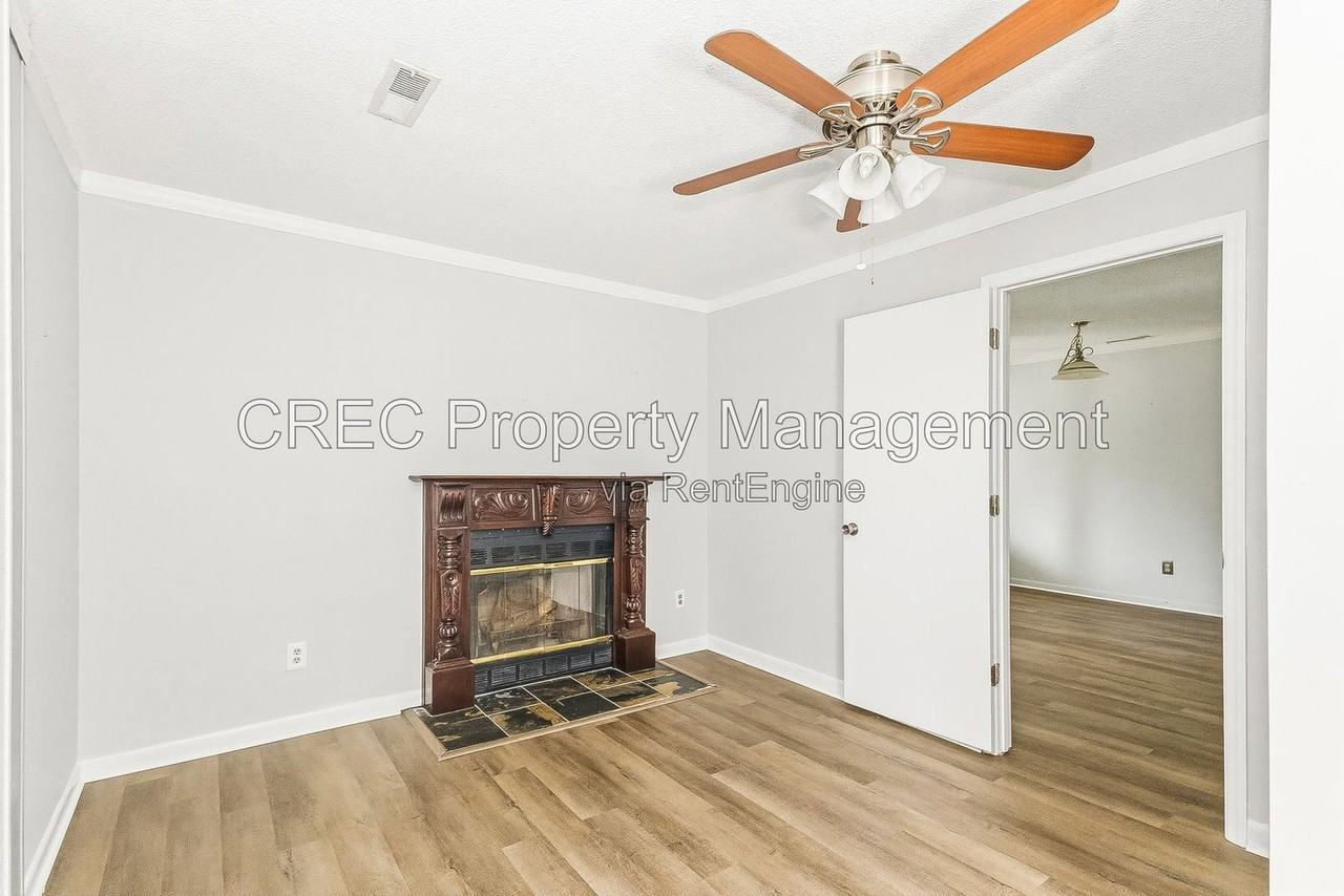 2173 Spoleto Ln E - Photo 4 of 15