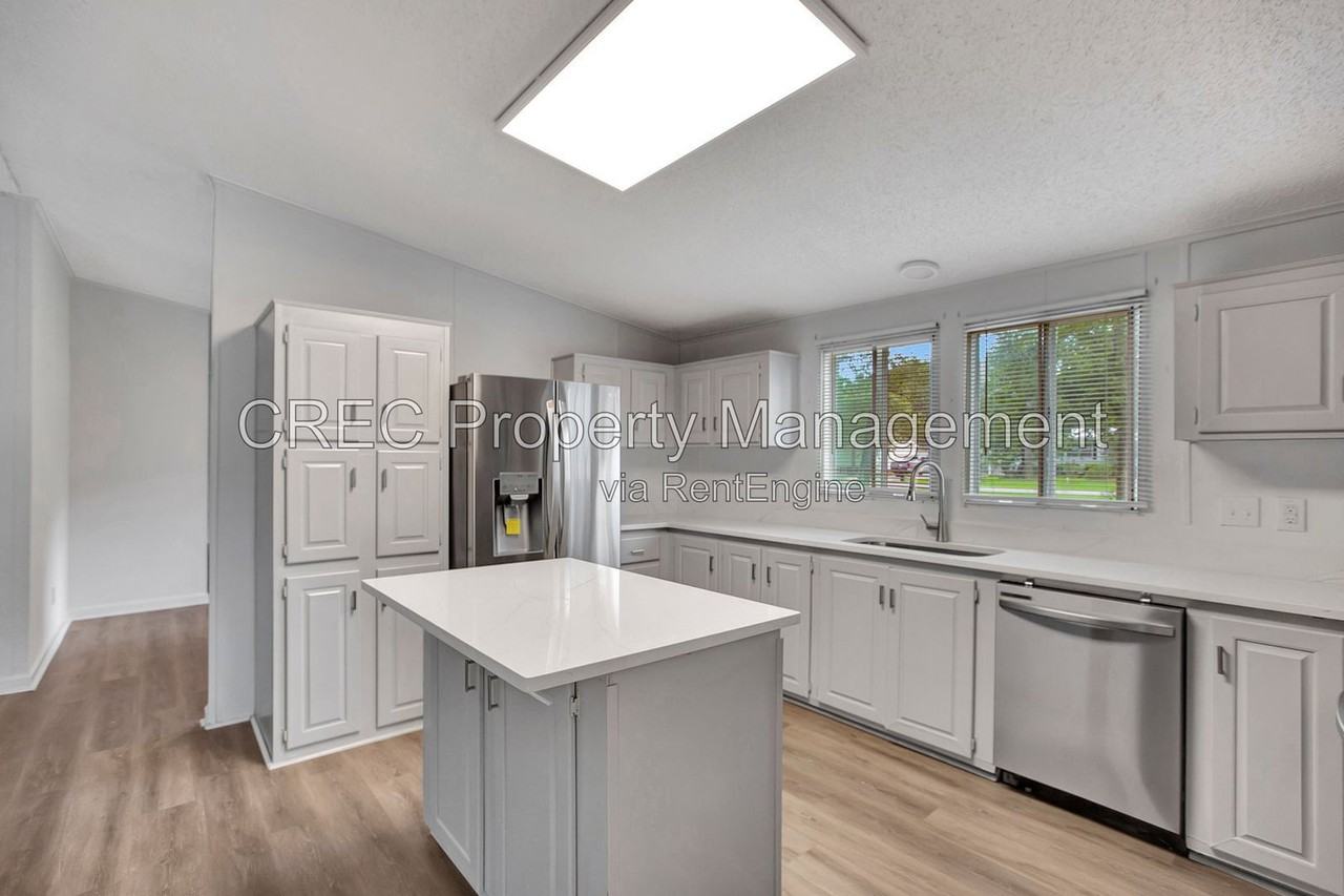 405 Vine St - Photo 3 of 29