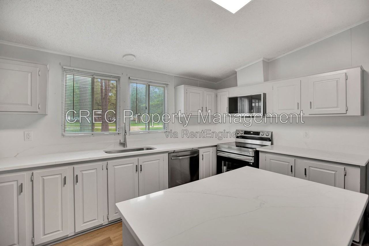 405 Vine St - Photo 5 of 29