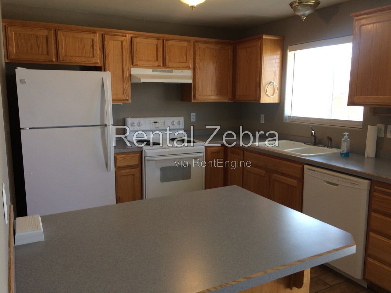 2279 Ne Cherry Loop - Photo 4 of 20