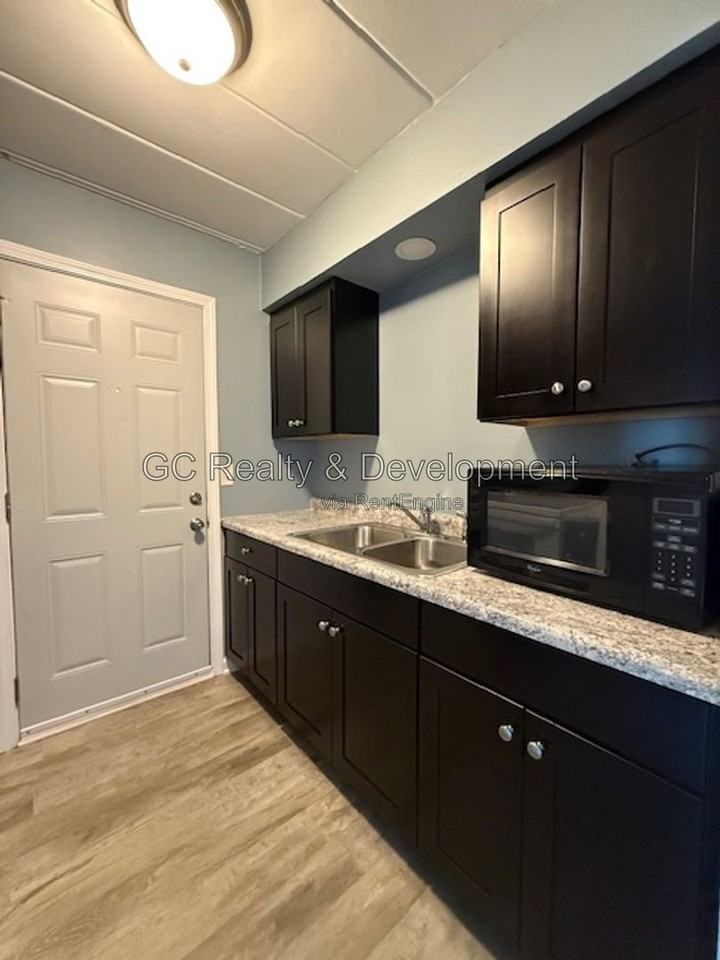 342 Wilson Ave #342A - Photo 5 of 12