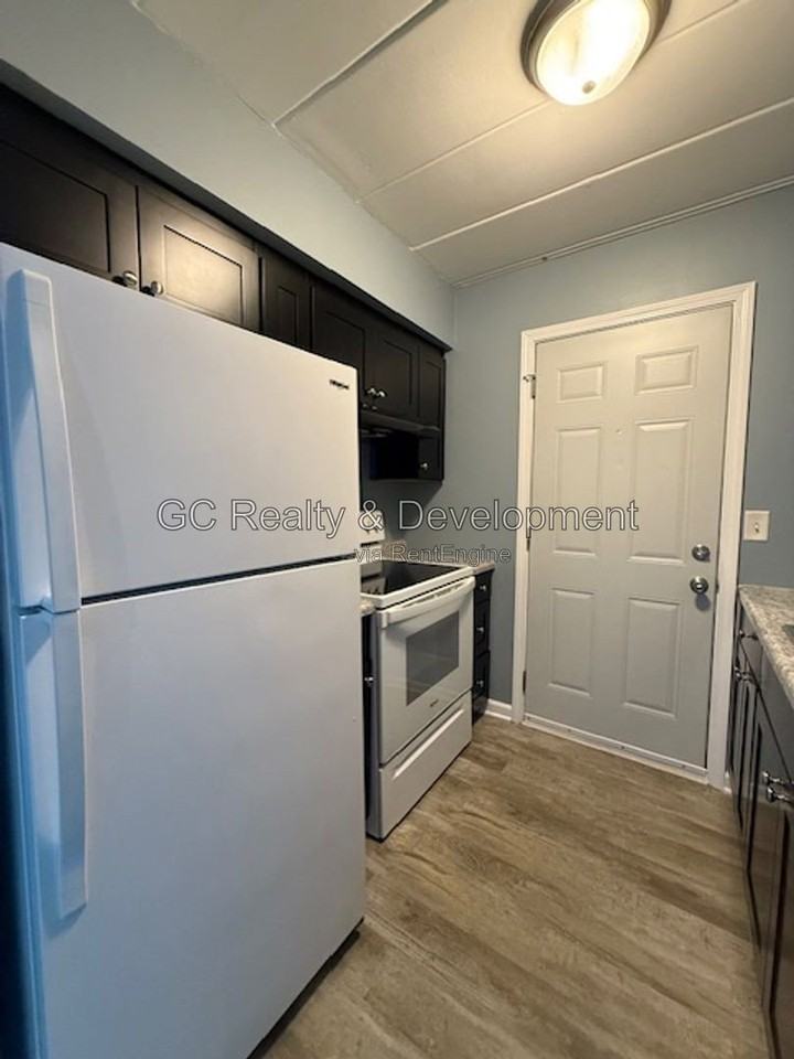 342 Wilson Ave #342A - Photo 6 of 12