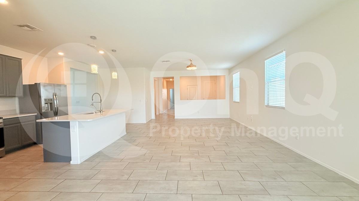 2435 W Kowalsky Ln - Photo 3 of 20