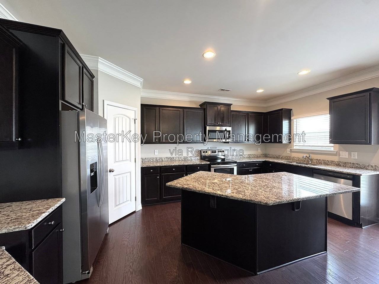 6821 Resting Grove Rd - Photo 4 of 37