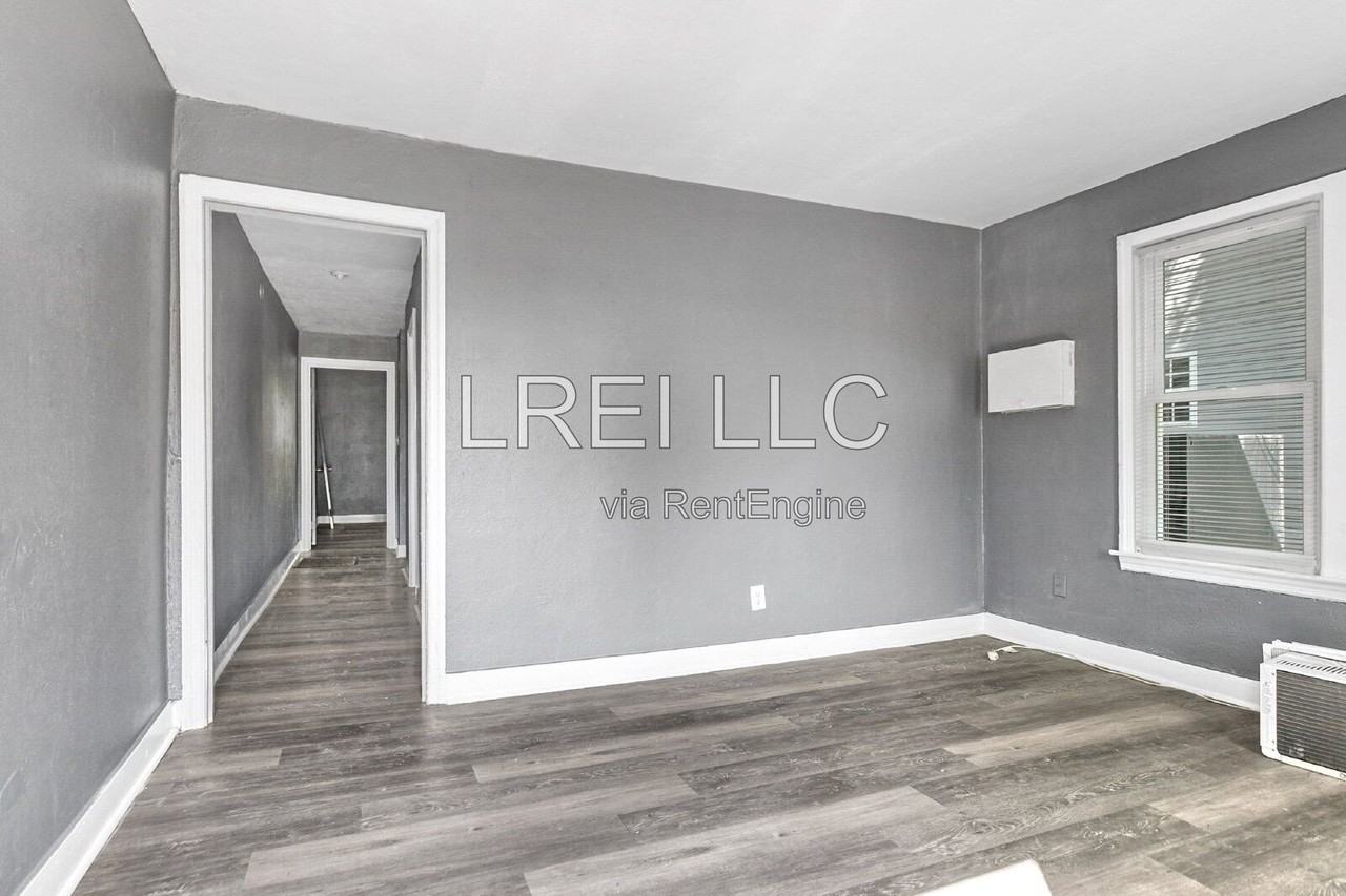 3127 Southern Ave - Photo 6 of 20
