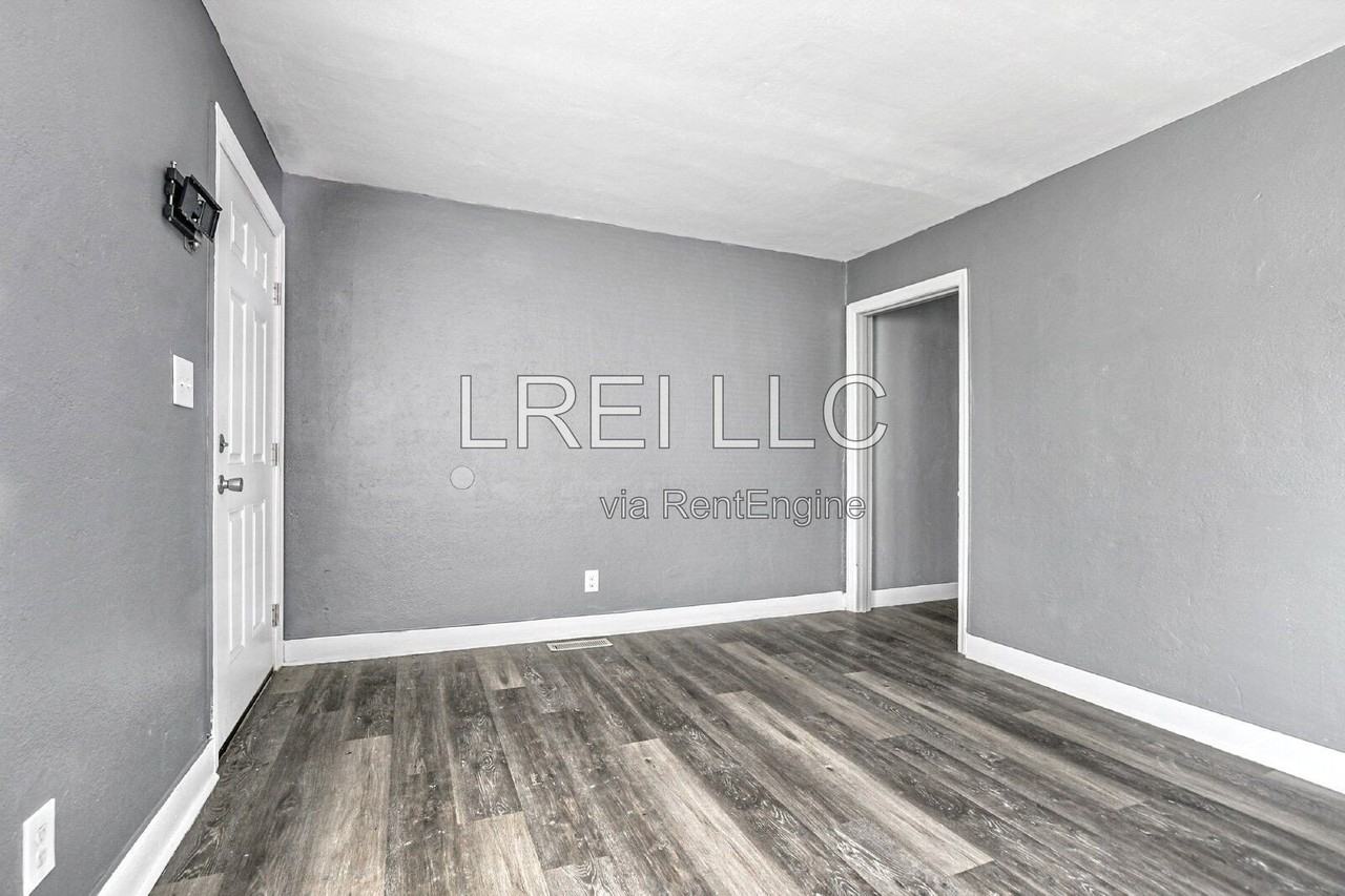 3127 Southern Ave - Photo 7 of 20