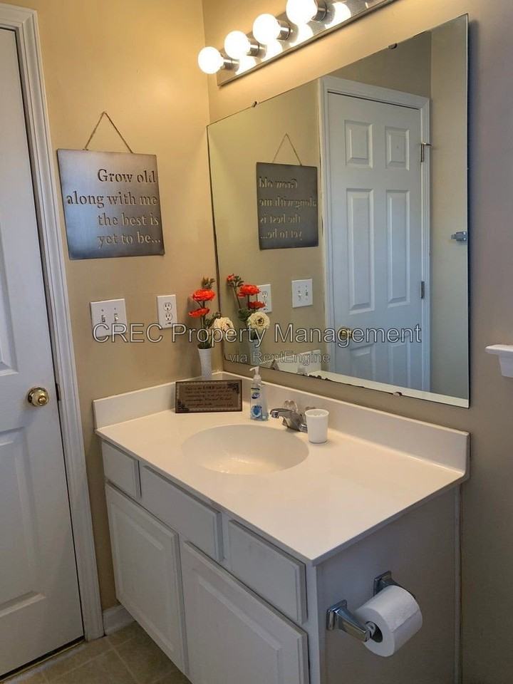5024 Holdsworth Dr - Photo 5 of 10