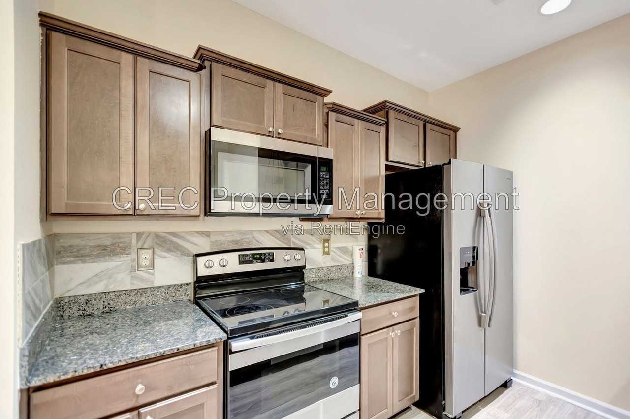 140 Buchanan Cir - Photo 2 of 24