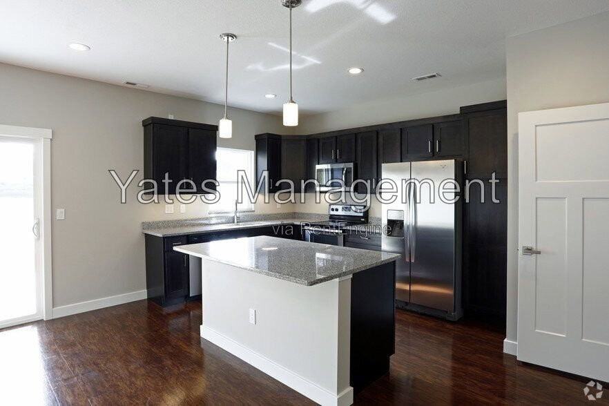 207 Colonial Dr - Photo 4 of 19