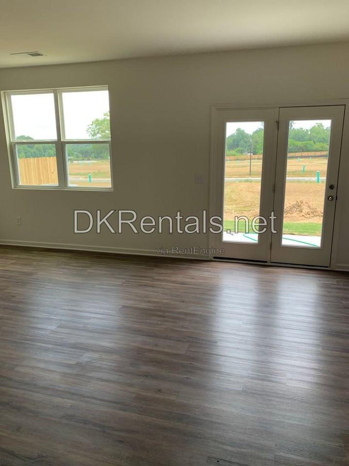 242 Grand Central Way - Photo 5 of 10