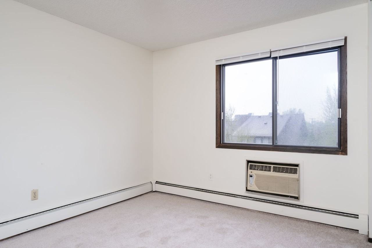2321 Aldrich Ave S - Photo 7 of 13
