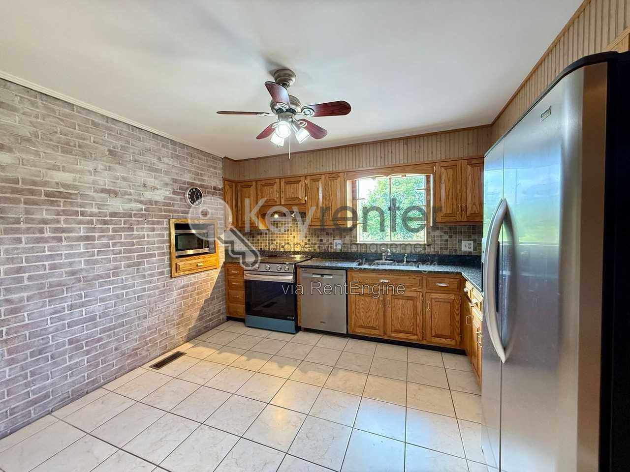 1406 Highland Way - Photo 7 of 31