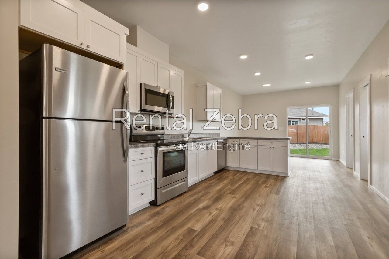 1684 Sw Salmon Ave - Photo 5 of 27