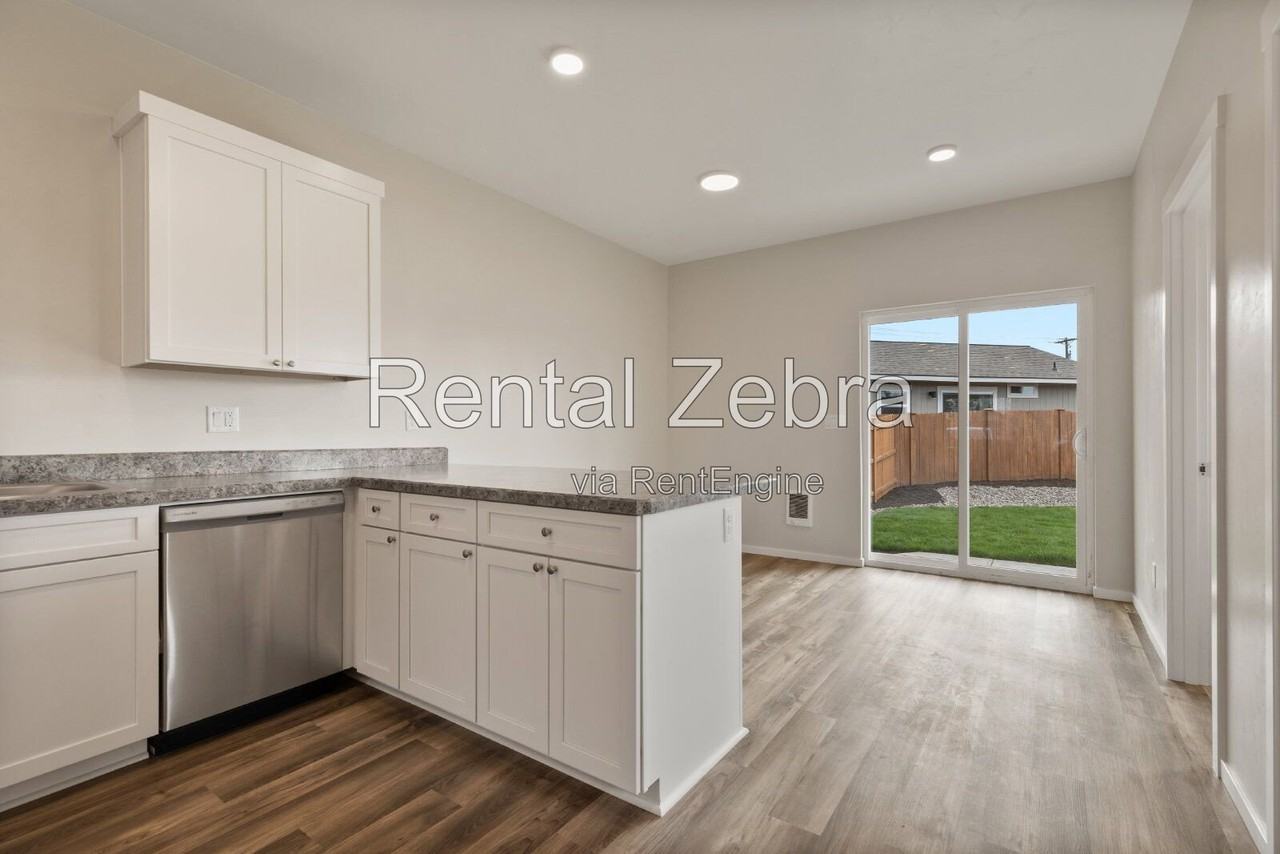 1684 Sw Salmon Ave - Photo 7 of 27