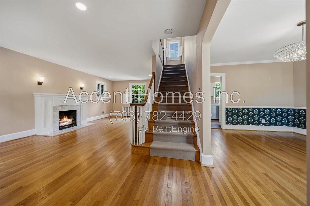 4723 16th St N - Photo 3 of 37