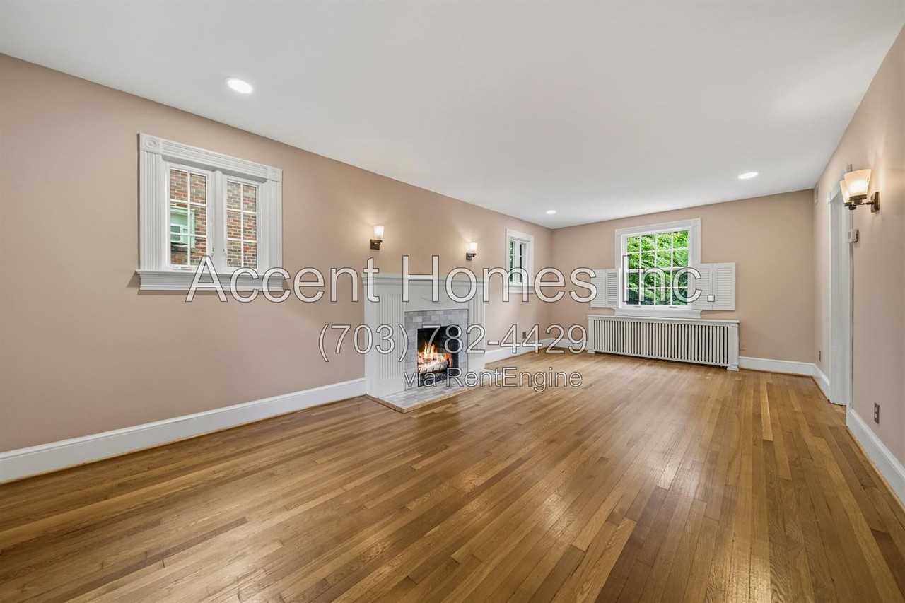 4723 16th St N - Photo 4 of 37