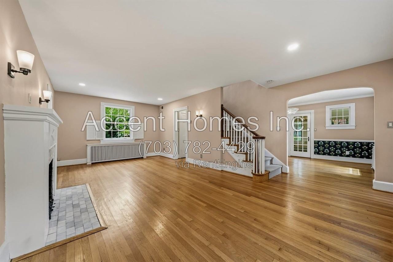 4723 16th St N - Photo 5 of 37