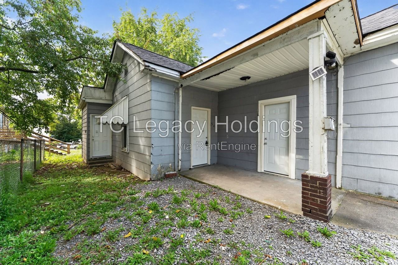 502 Cottage Ave - Photo 5 of 35