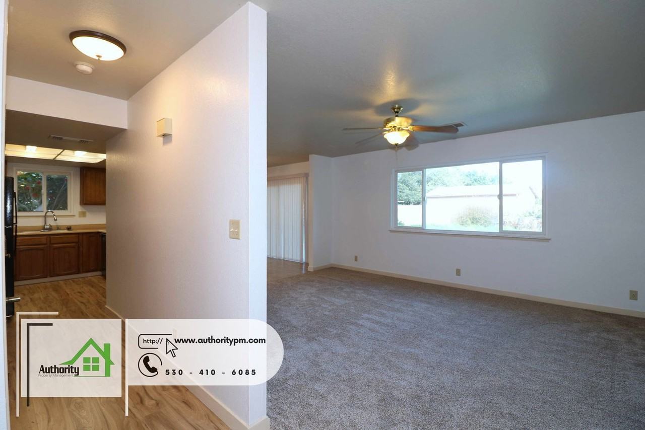 3751 Harrow Ct - Photo 4 of 21