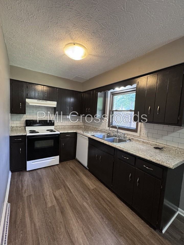7483 Peachmont Ave Nw - Photo 2 of 24