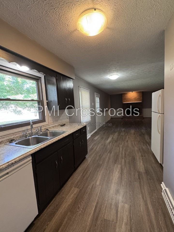 7483 Peachmont Ave Nw - Photo 3 of 24
