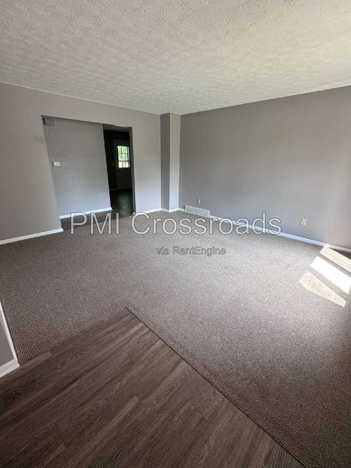 7483 Peachmont Ave Nw - Photo 4 of 24