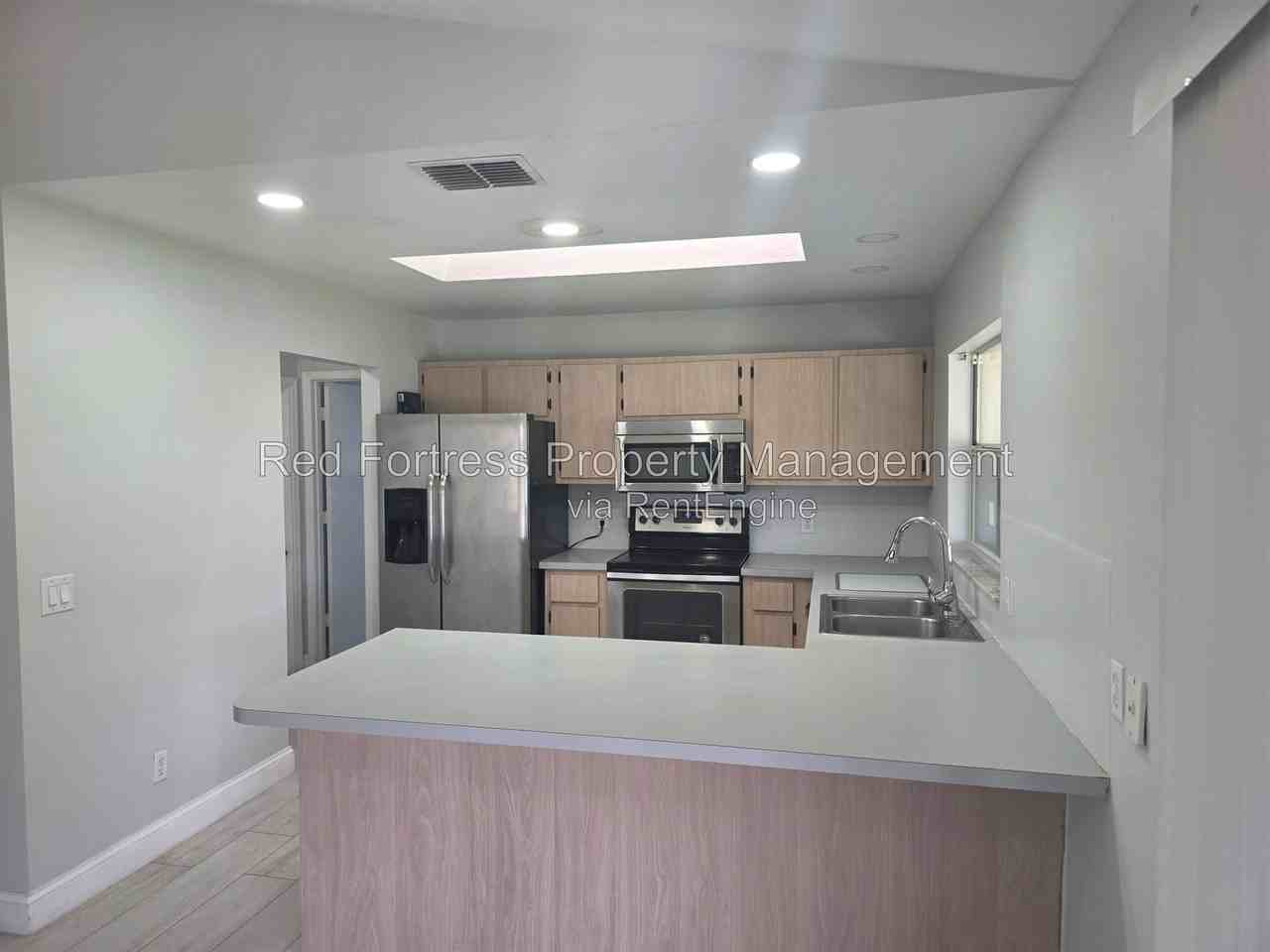 1203 Sw 34th St - Photo 5 of 5